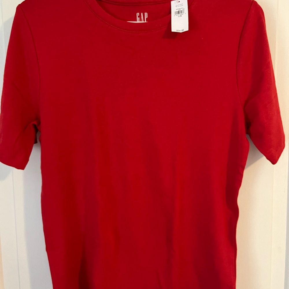 GAP Red T-Shirt